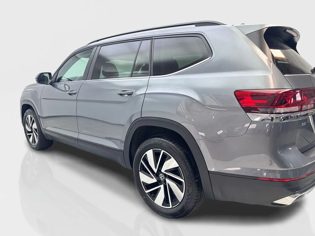 Used 2024 Gray Volkswagen 2.0T SE w/Technology image 14
