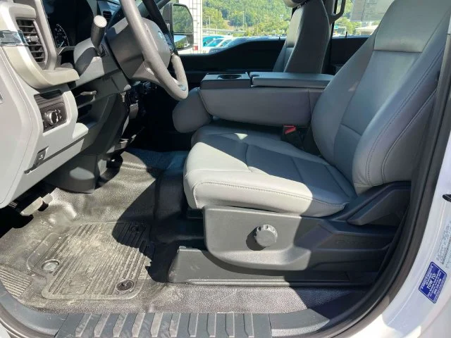 New 2027 Oxford White Ford F-350® XL image 23