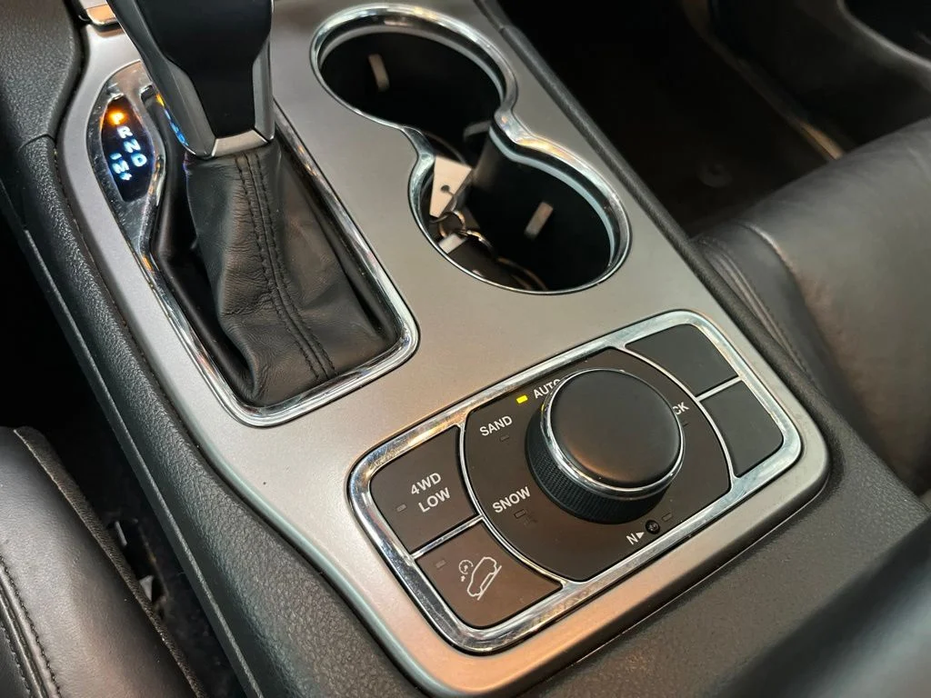 Used 2020 Blue Jeep Limited image 17