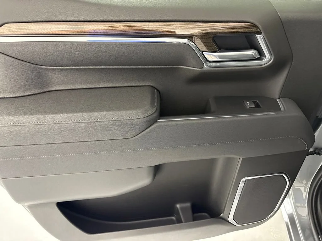 New 2026 Sterling Gray Metallic Chevrolet LT (2FL) image 27