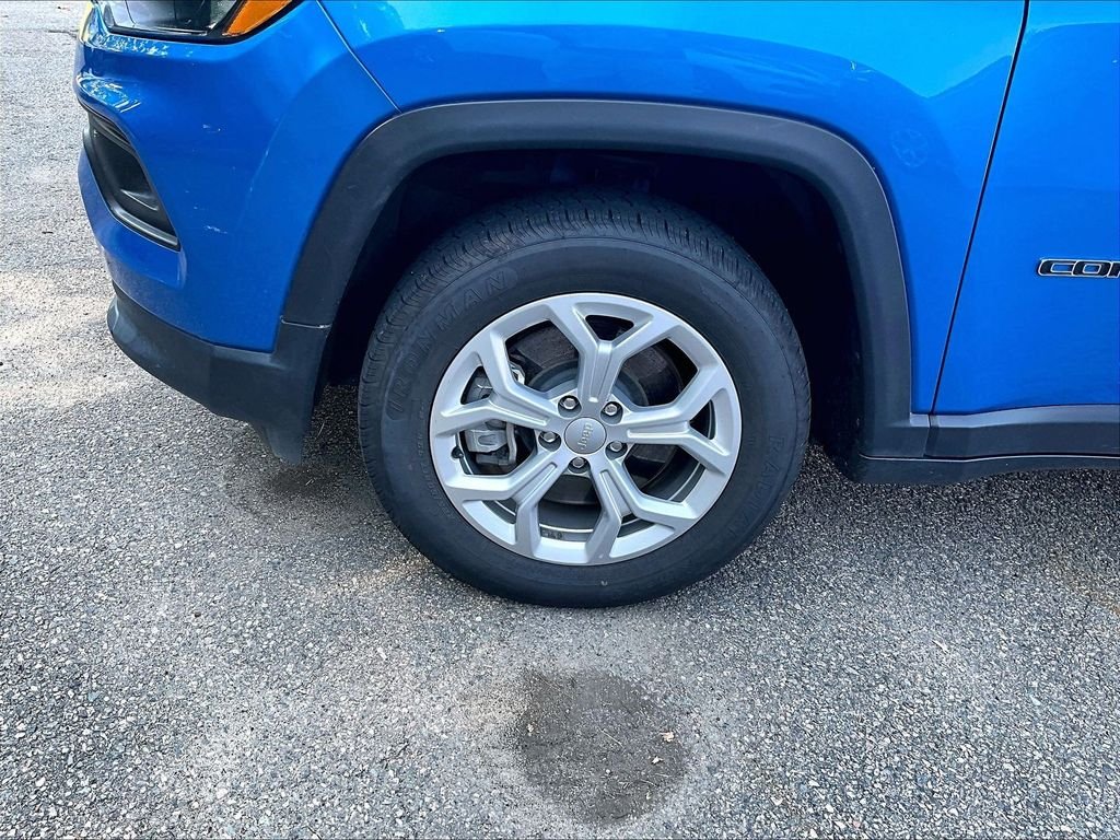Used 2024 Blue Jeep Latitude image 7