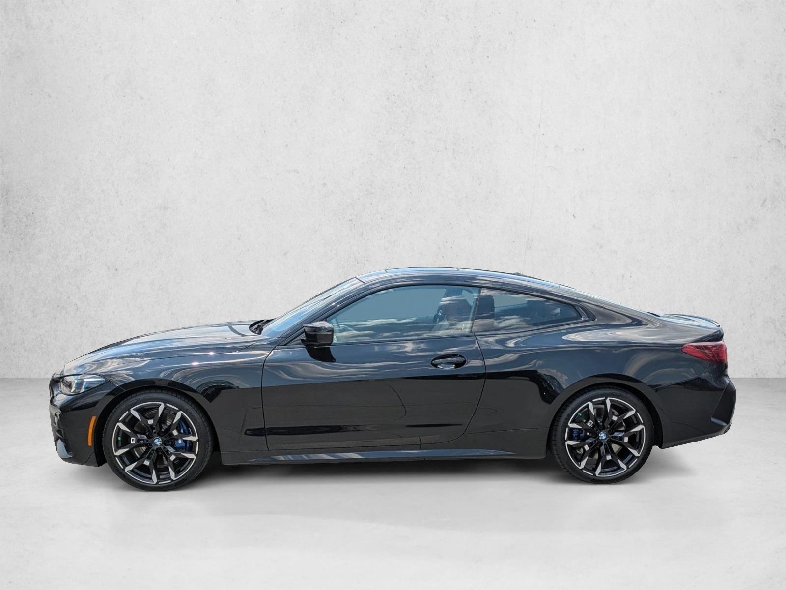 Used 2026 Black Sapphire Metallic BMW M440i image 5