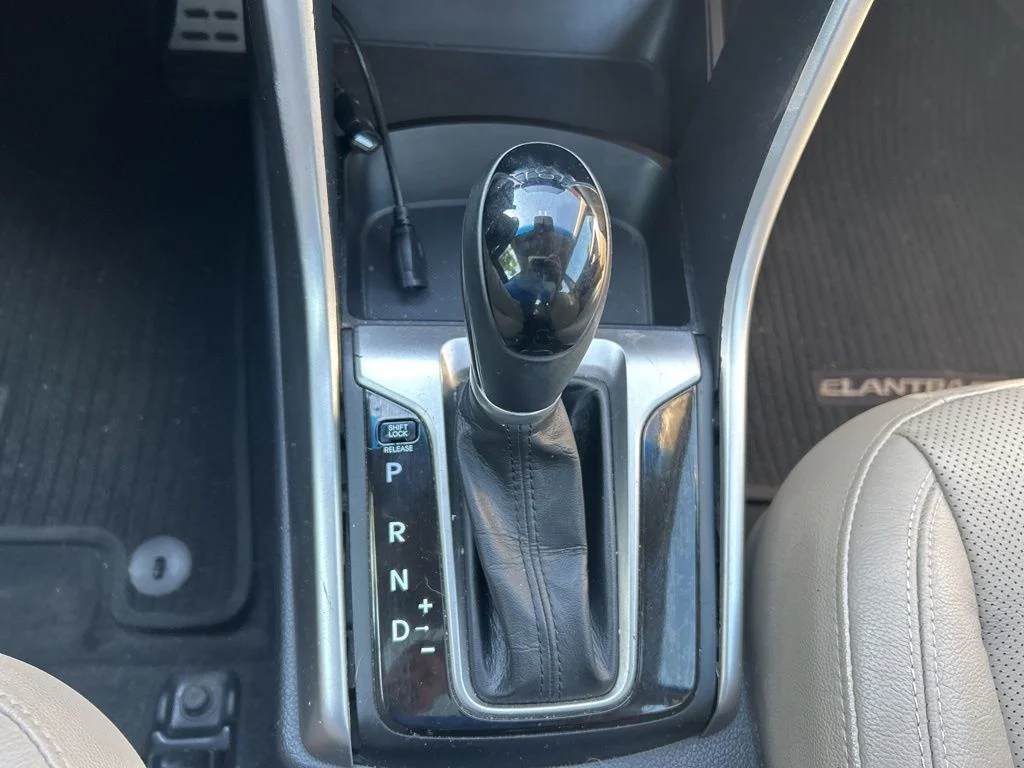 Used 2013 Blue Hyundai Base image 17