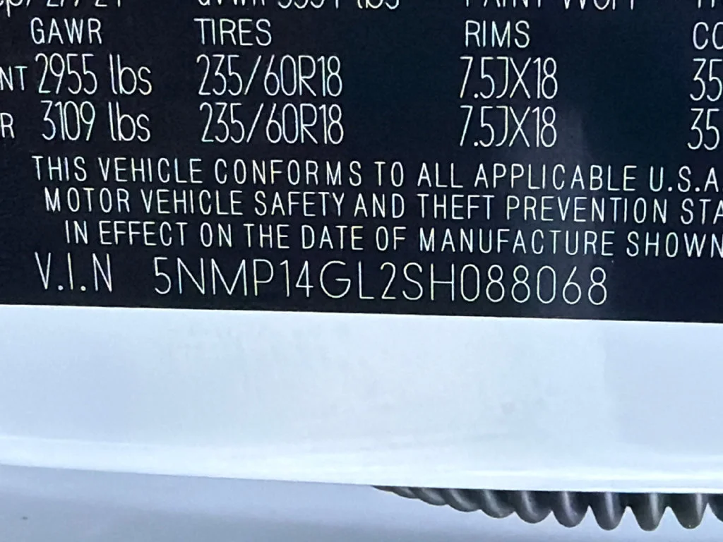 Used 2025 White Hyundai SE image 31