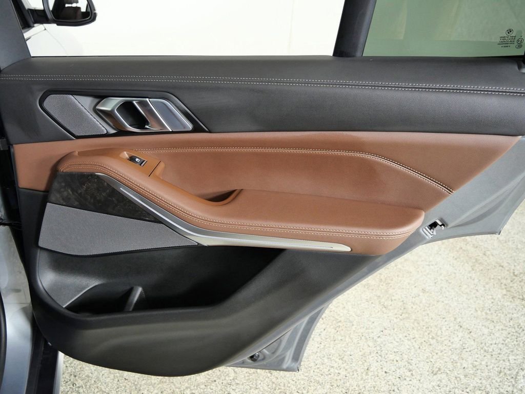 Used 2026 Skyscraper Grey Metallic BMW xDrive40i image 26