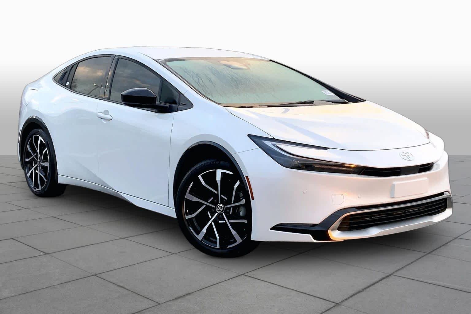 Used 2024 Wind Chill Pearl Toyota XSE image 3
