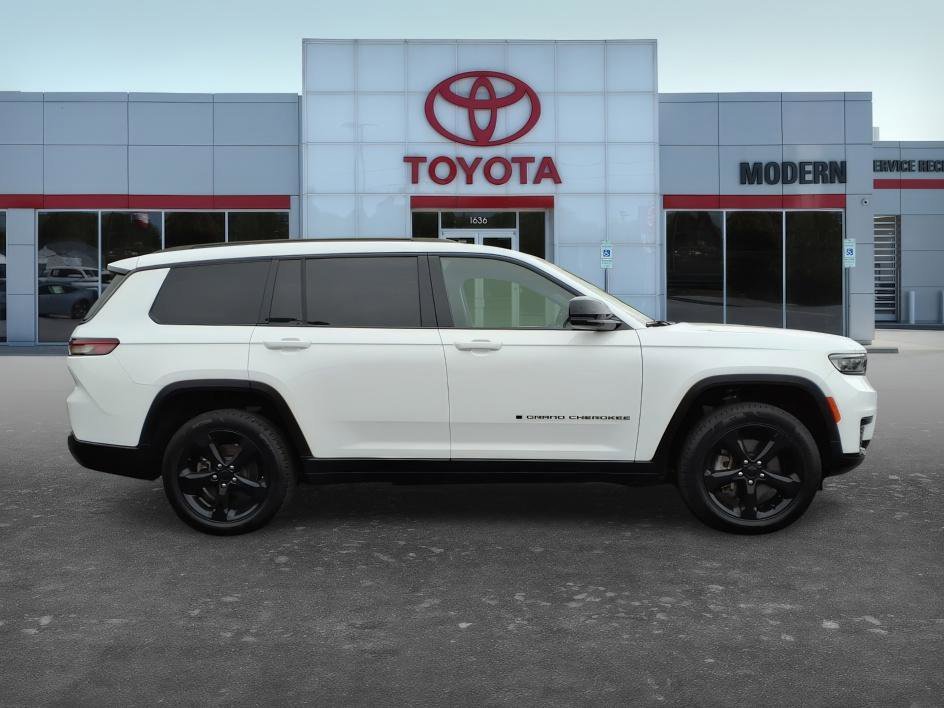 Used 2024 Bright White Clearcoat Jeep Altitude X image 7