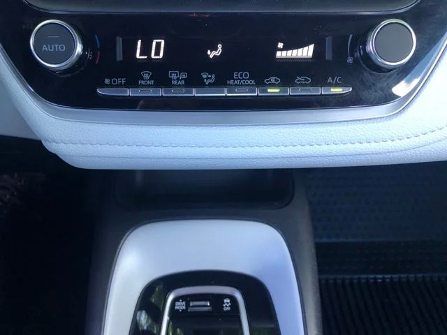 Used 2024 Ice Toyota SE image 31