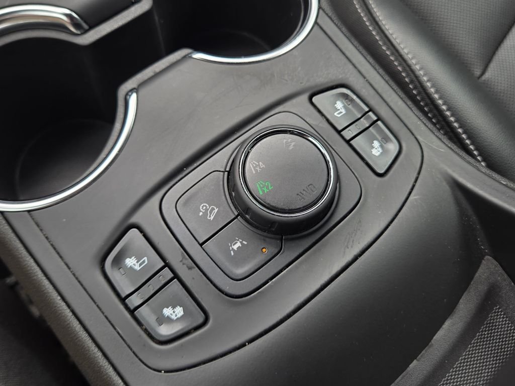 Used 2024 Summit White GMC SLT image 31