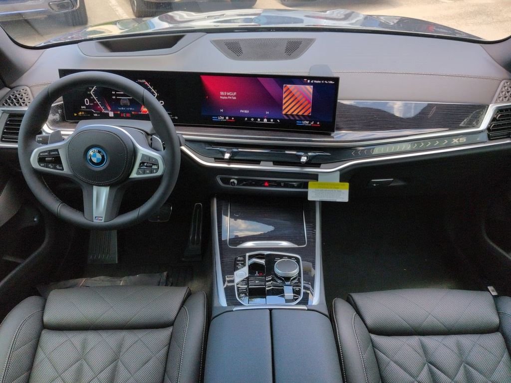 New 2026 Dravit Grey Metallic BMW xDrive50e image 15