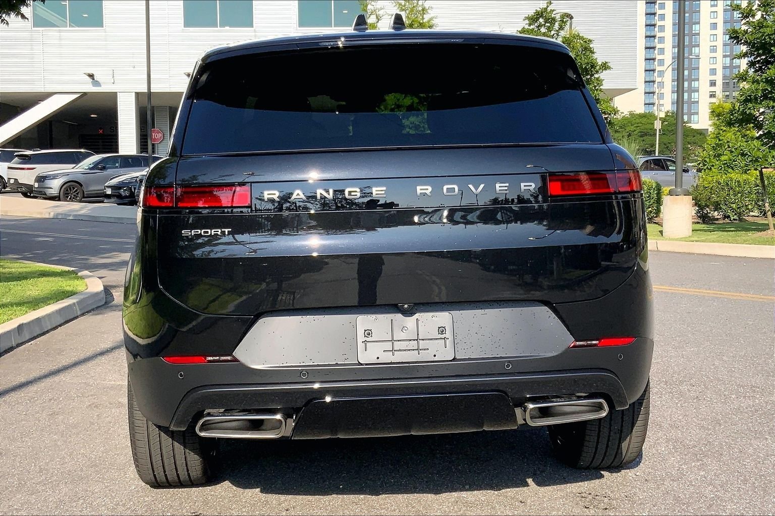 New 2026 Santorini Black Land Rover SE image 4