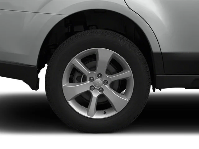 Used 2014 Ice Silver Metallic Subaru 2.5i image 14