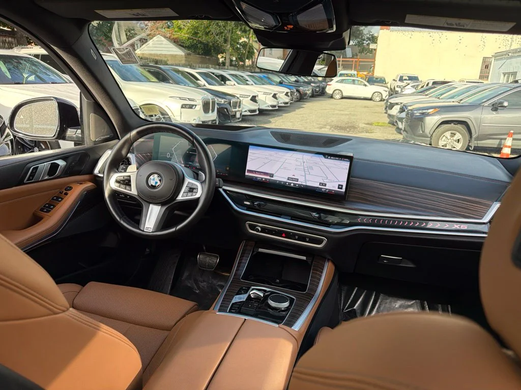 Used 2025 Gray BMW xDrive40i image 27