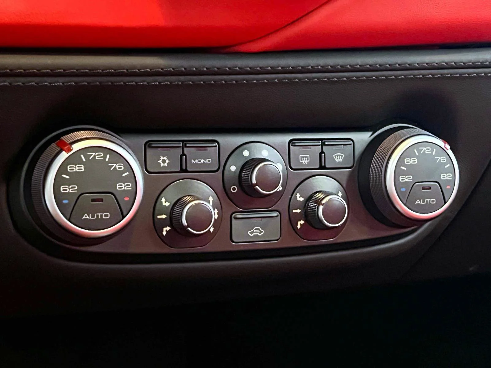 Used 2019 White Ferrari  image 28