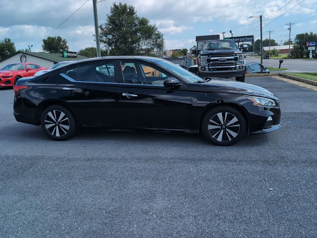 Used 2021 Black Nissan 2.5 SV image 4