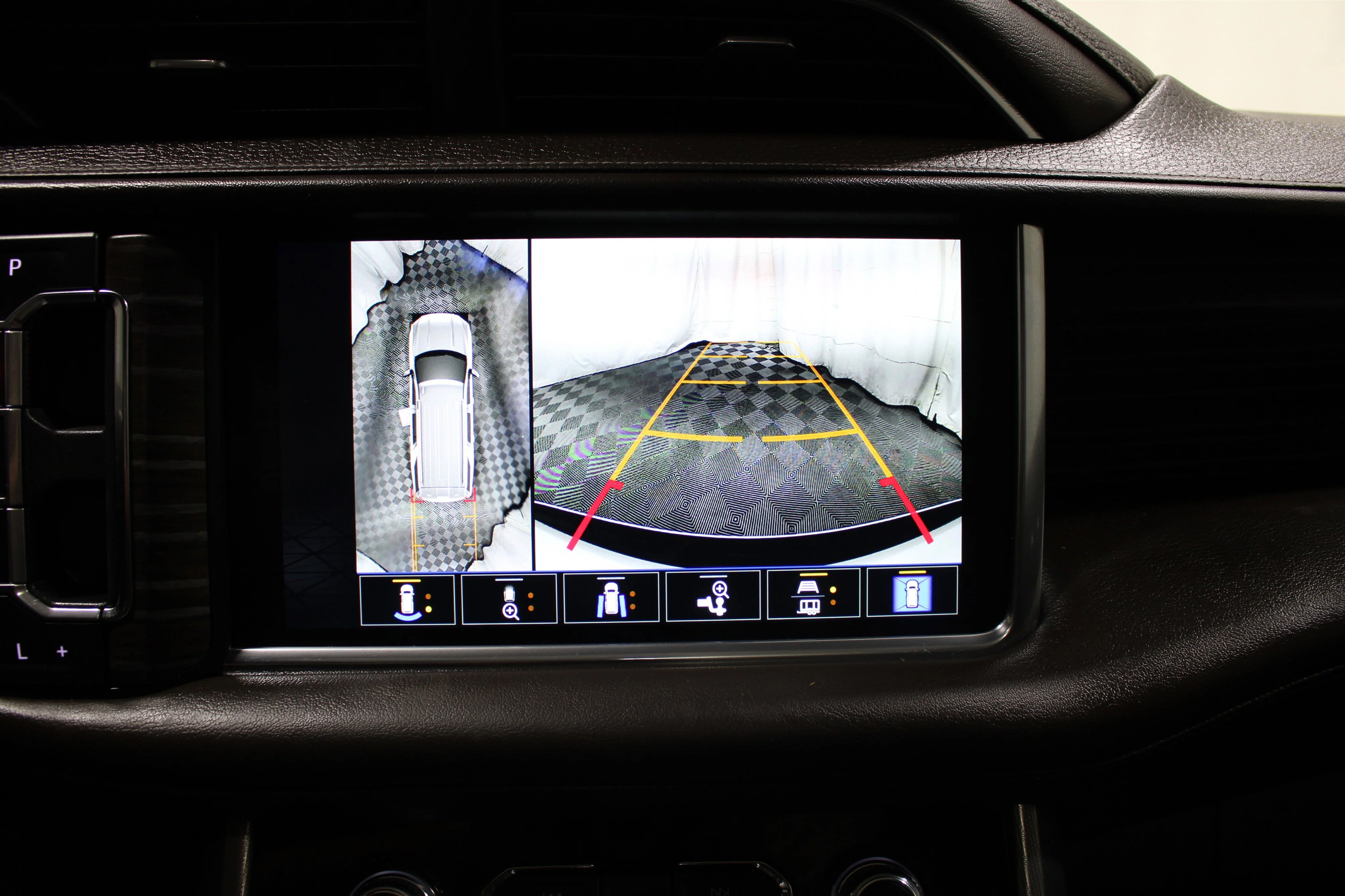 2023 GMC Yukon XL Denali - Photo 16