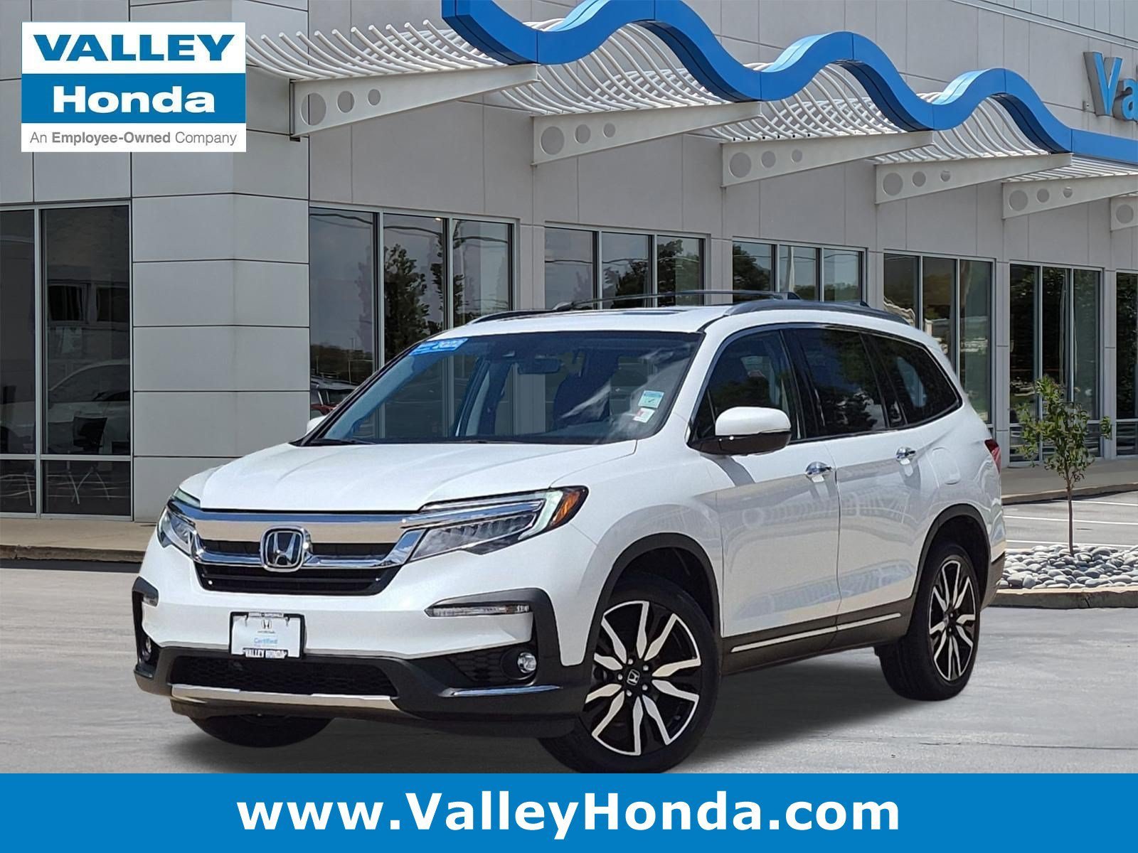 Used 2022 White Honda Touring 7-Passenger image 1