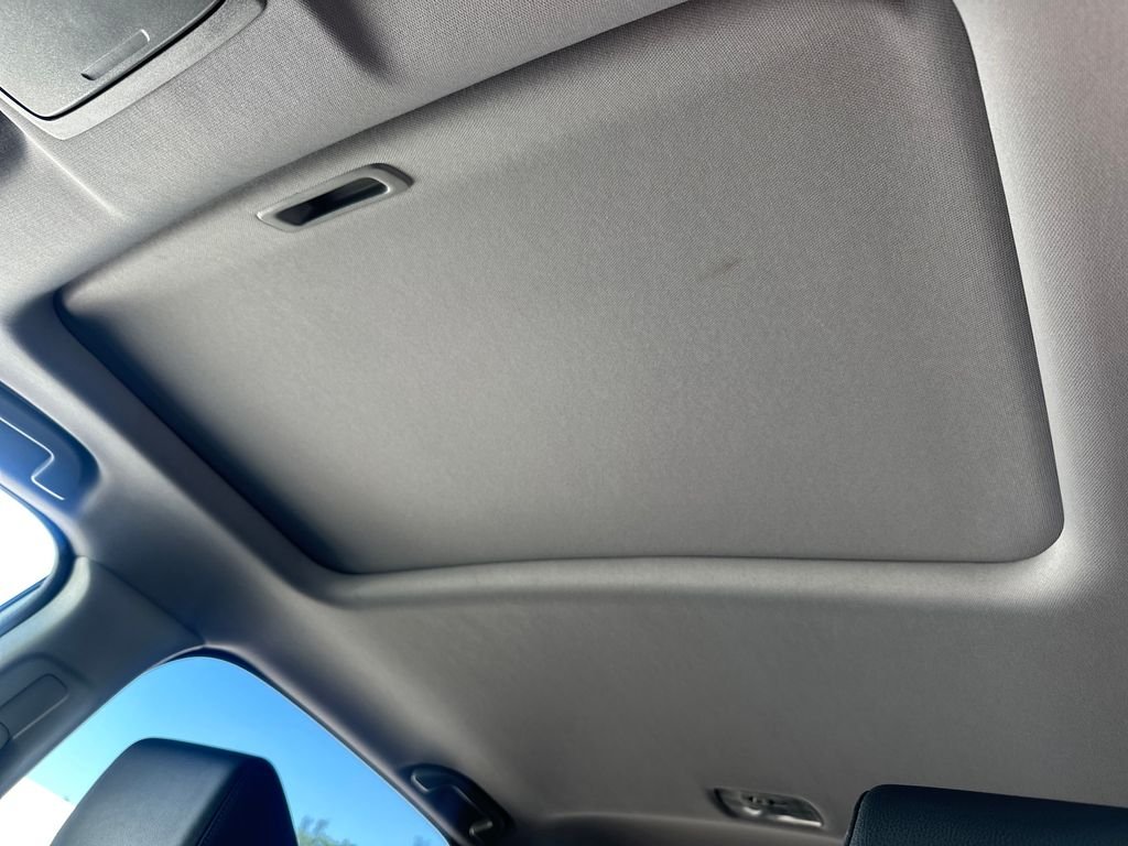 Used 2018 White Honda EX-L image 18