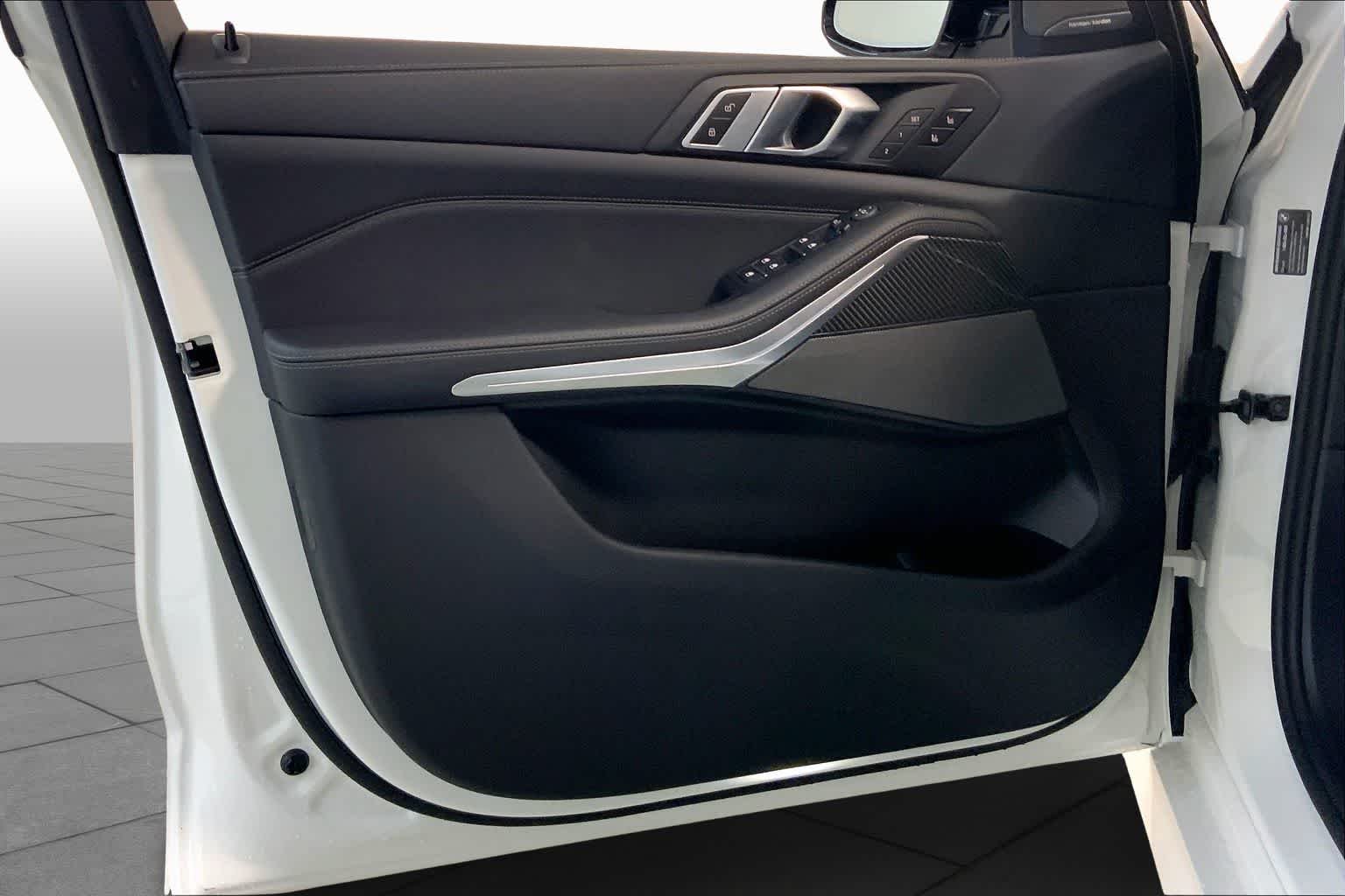 New 2026 Alpine White BMW M60i image 10