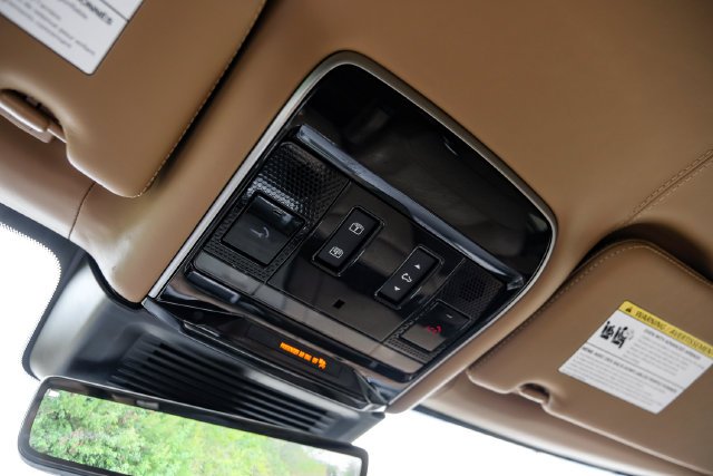 Used 2025 Gray Land Rover Autobiography image 33