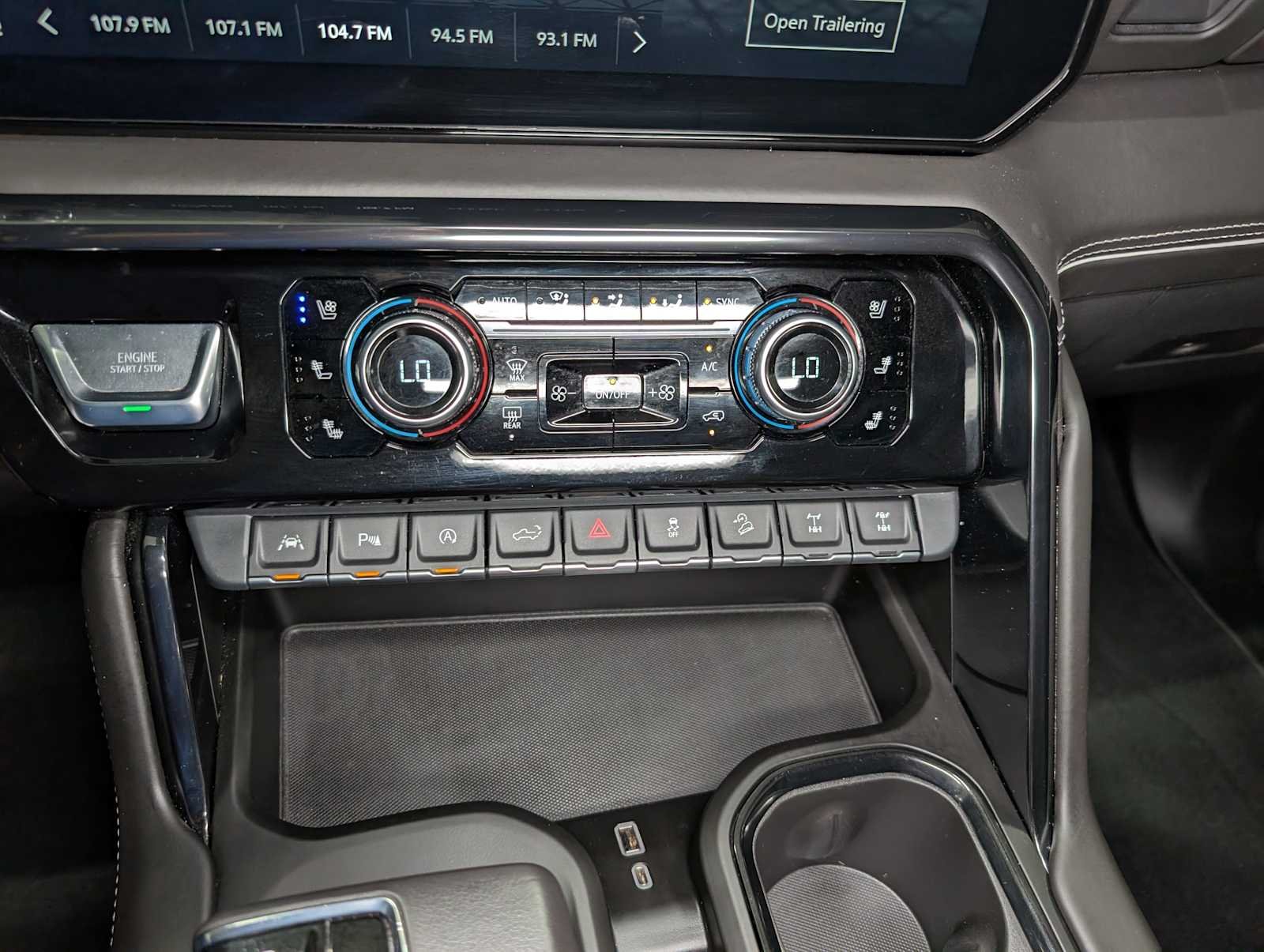 Used 2022 SUMMIT WHITE GMC AT4X image 27