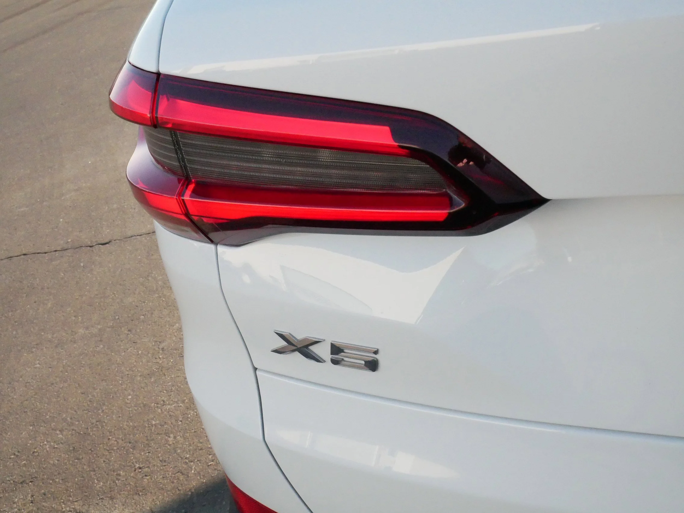 Used 2023 Alpine White BMW xDrive40i image 17