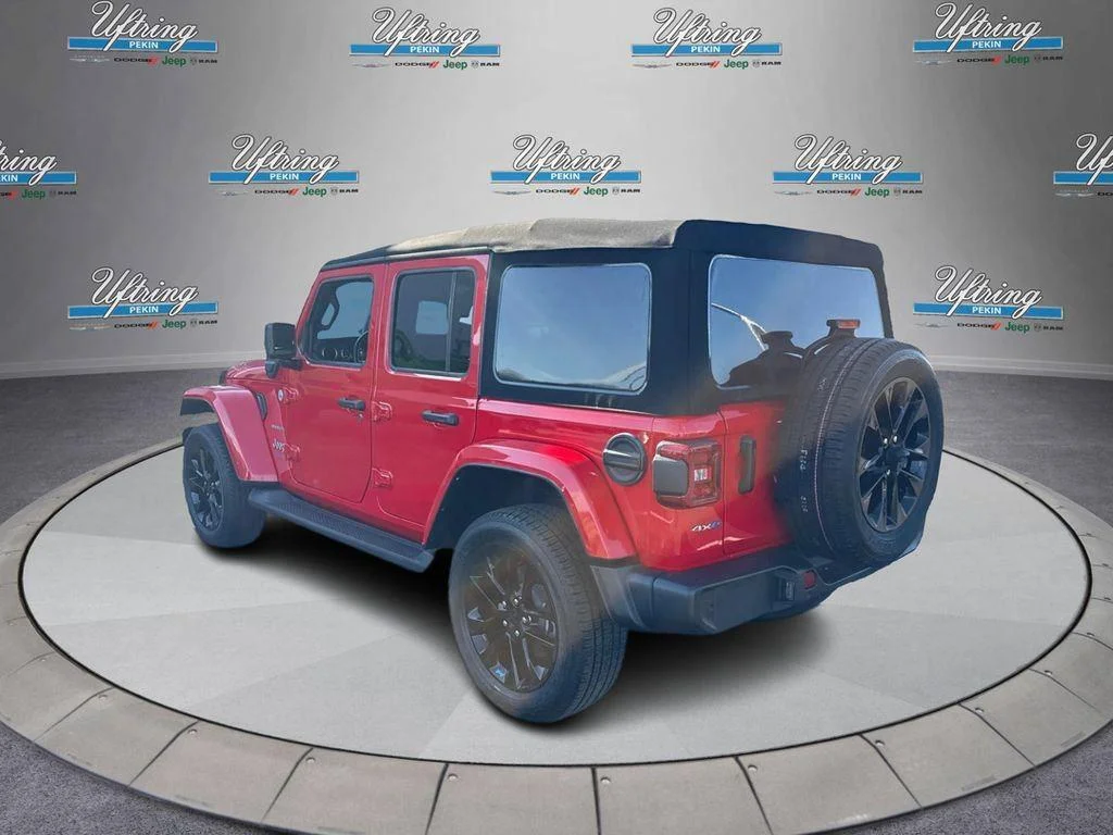 Used 2022 Firecracker Red Clearcoat Jeep Unlimited Sahara image 6