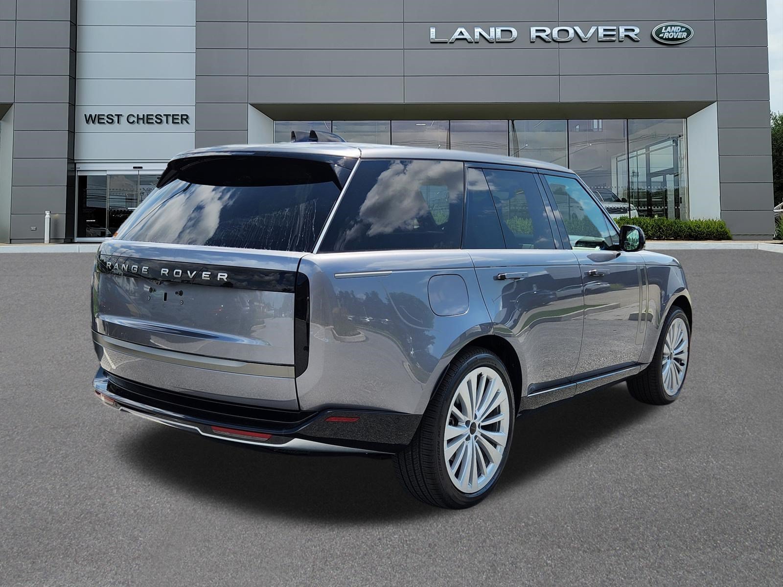 New 2026 Eiger Grey LAND ROVER SE image 4