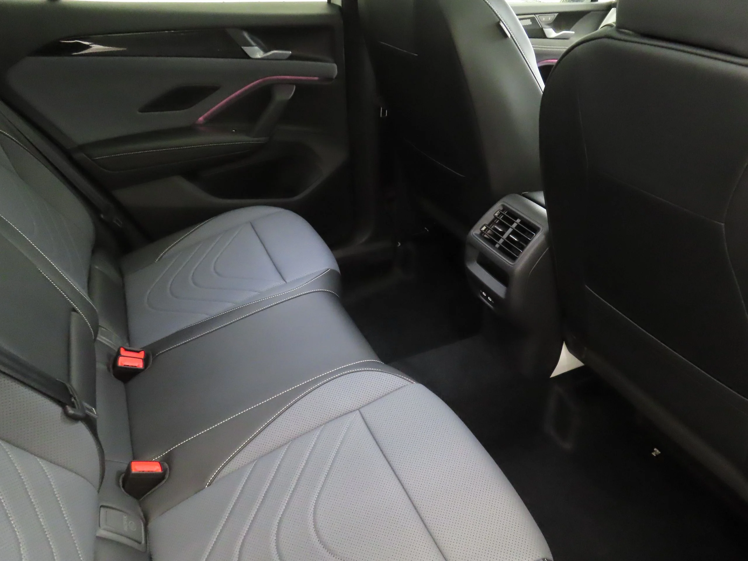 New 2026 White Volkswagen 2.0T SE R-Line Black image 24