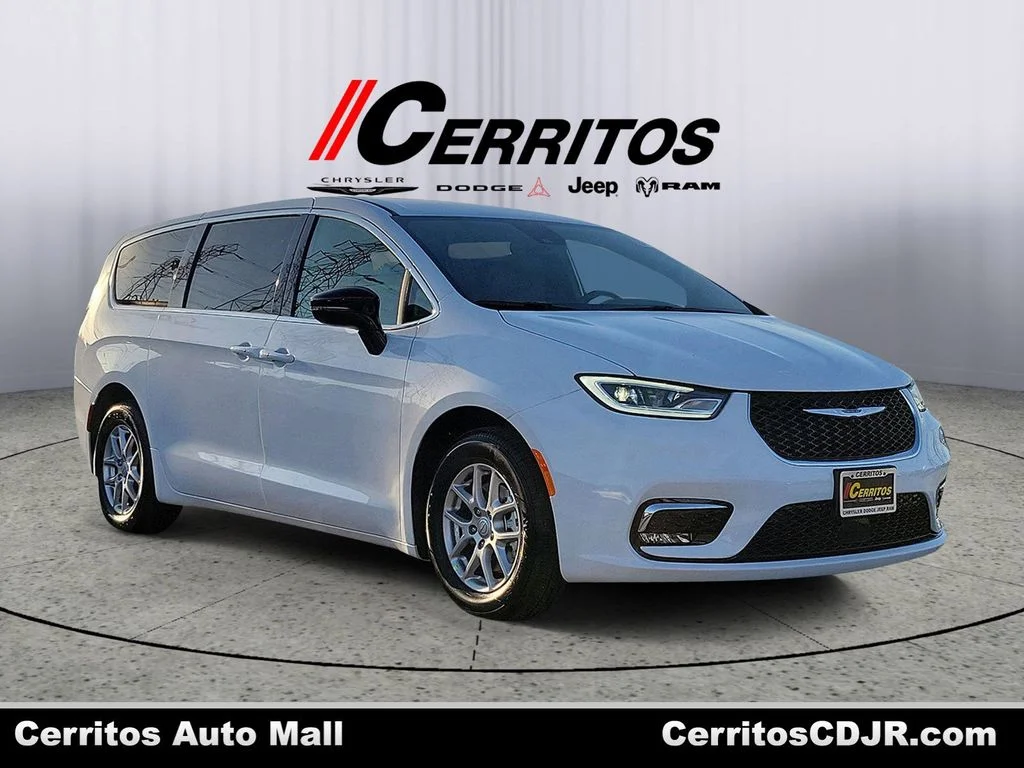 2026 Chrysler Pacifica Select's photo