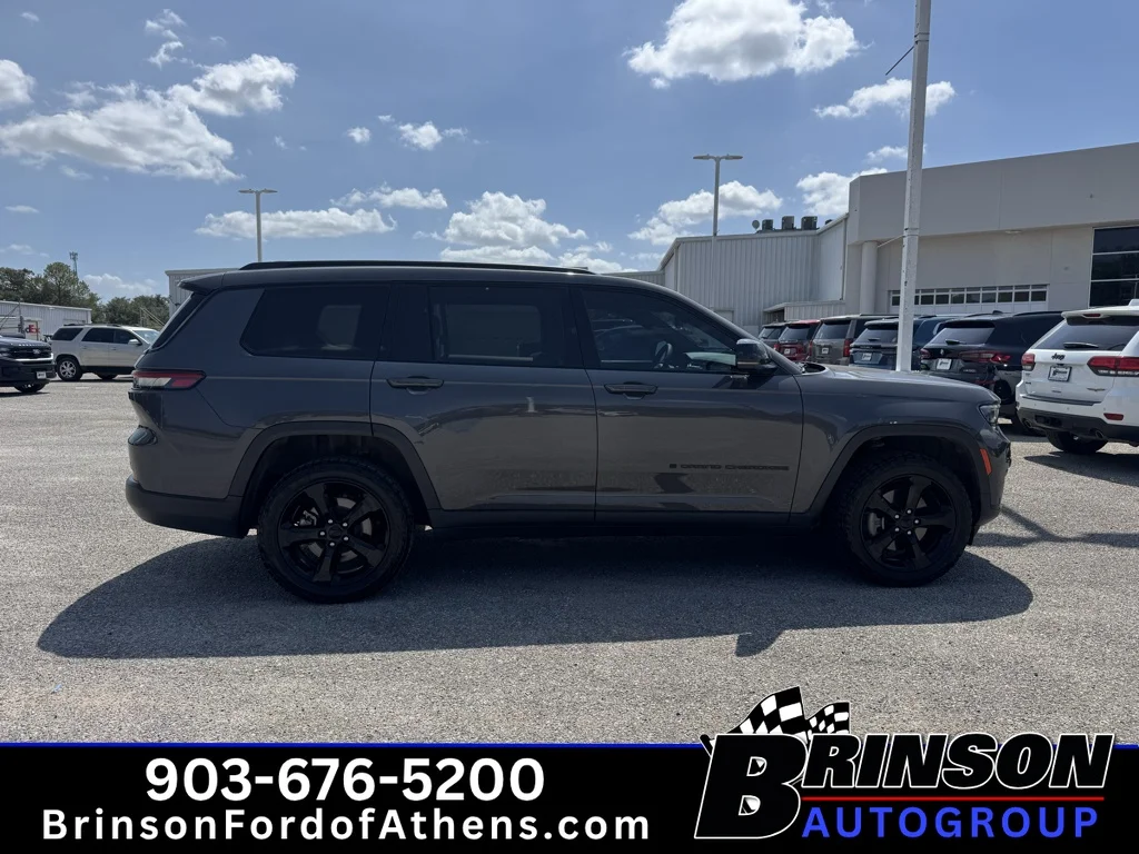 Certified Used 2023 Baltic Gray Metallic Clearcoat Jeep Altitude image 4