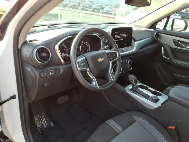 Used 2025 Summit White Chevrolet 2LT image 15