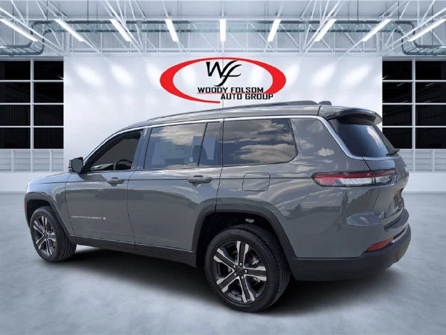 New 2027 Gray Jeep Limited image 5