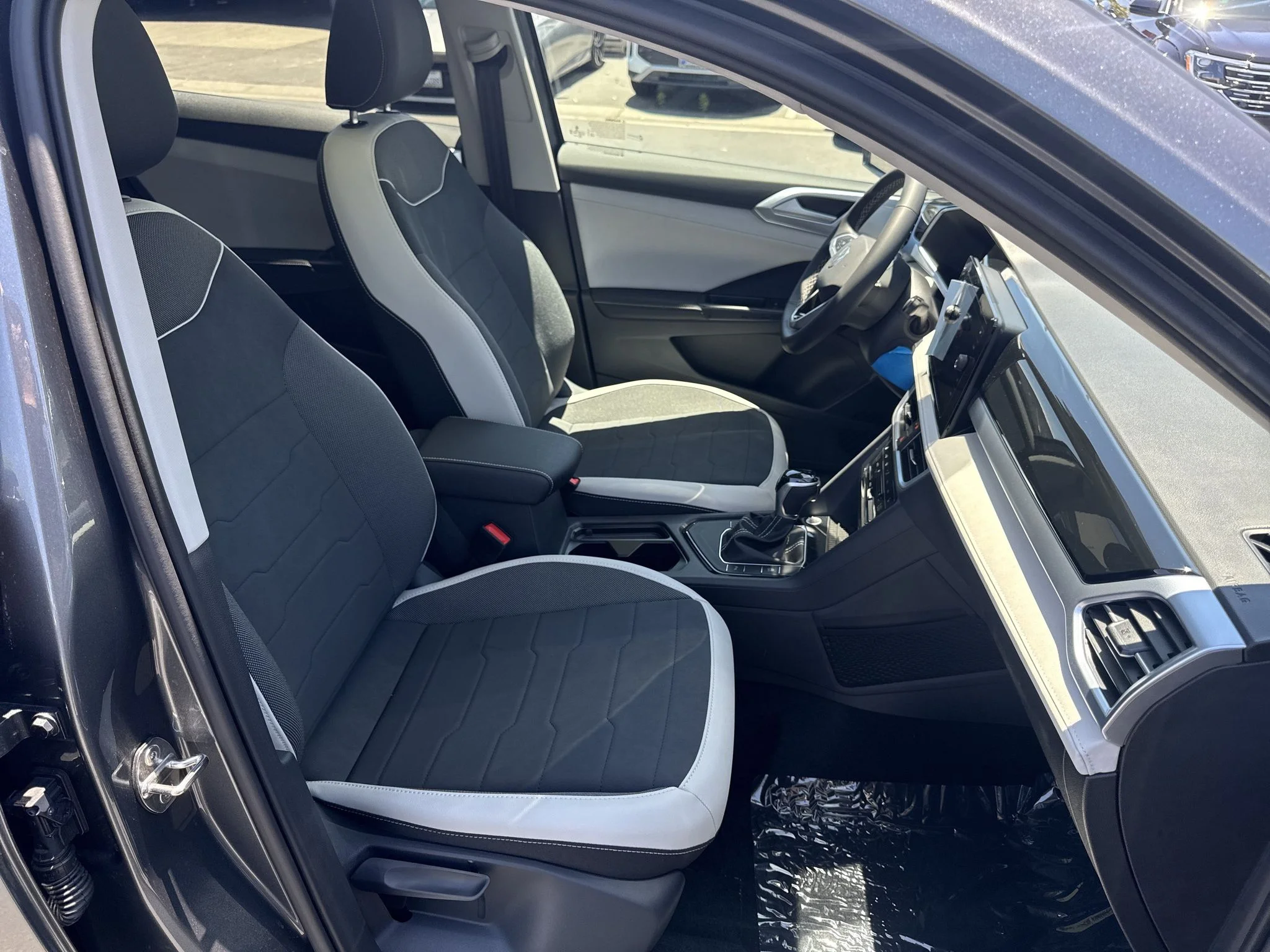 New 2026 Platinum Gray Metallic Volkswagen SE image 20