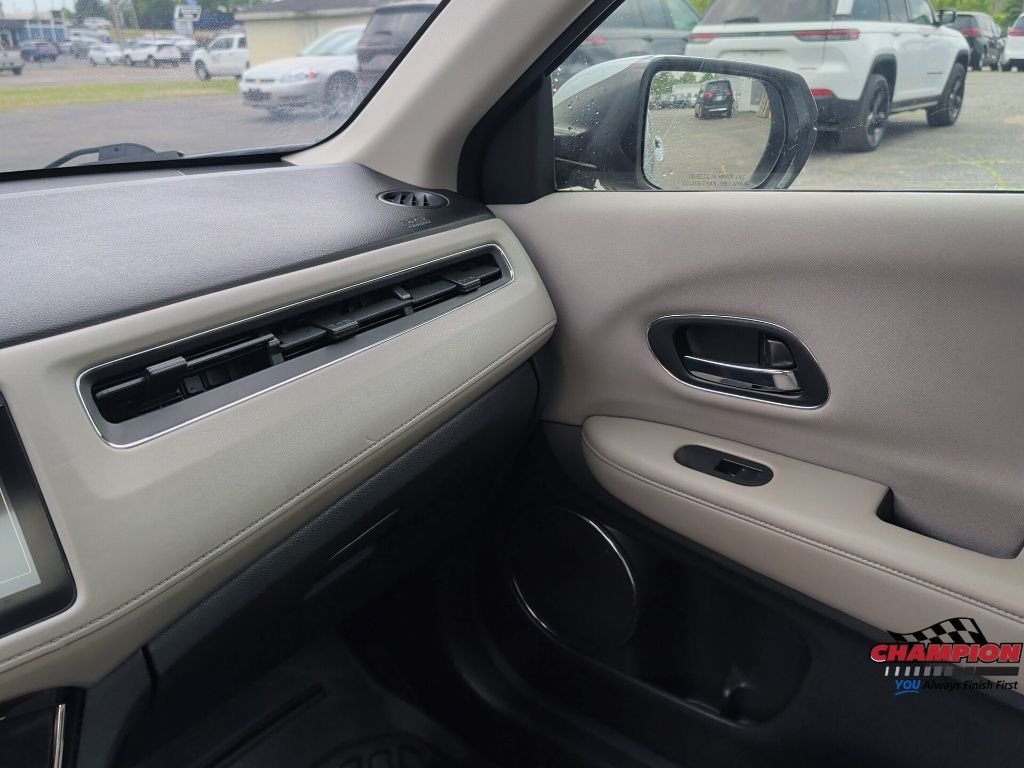 Used 2017  Honda EX image 19