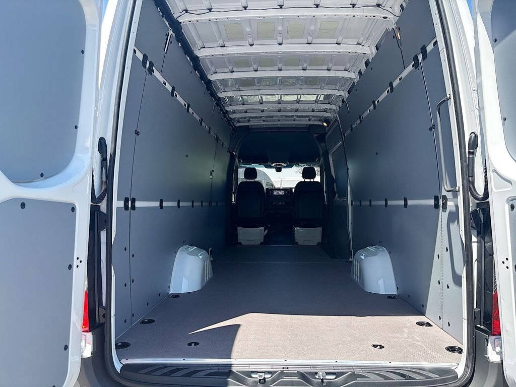 New 2026  Mercedes-Benz Cargo 170 WB image 15