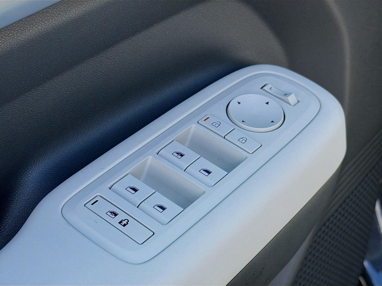 New 2026 Ecotronic Gray Hyundai SE image 23