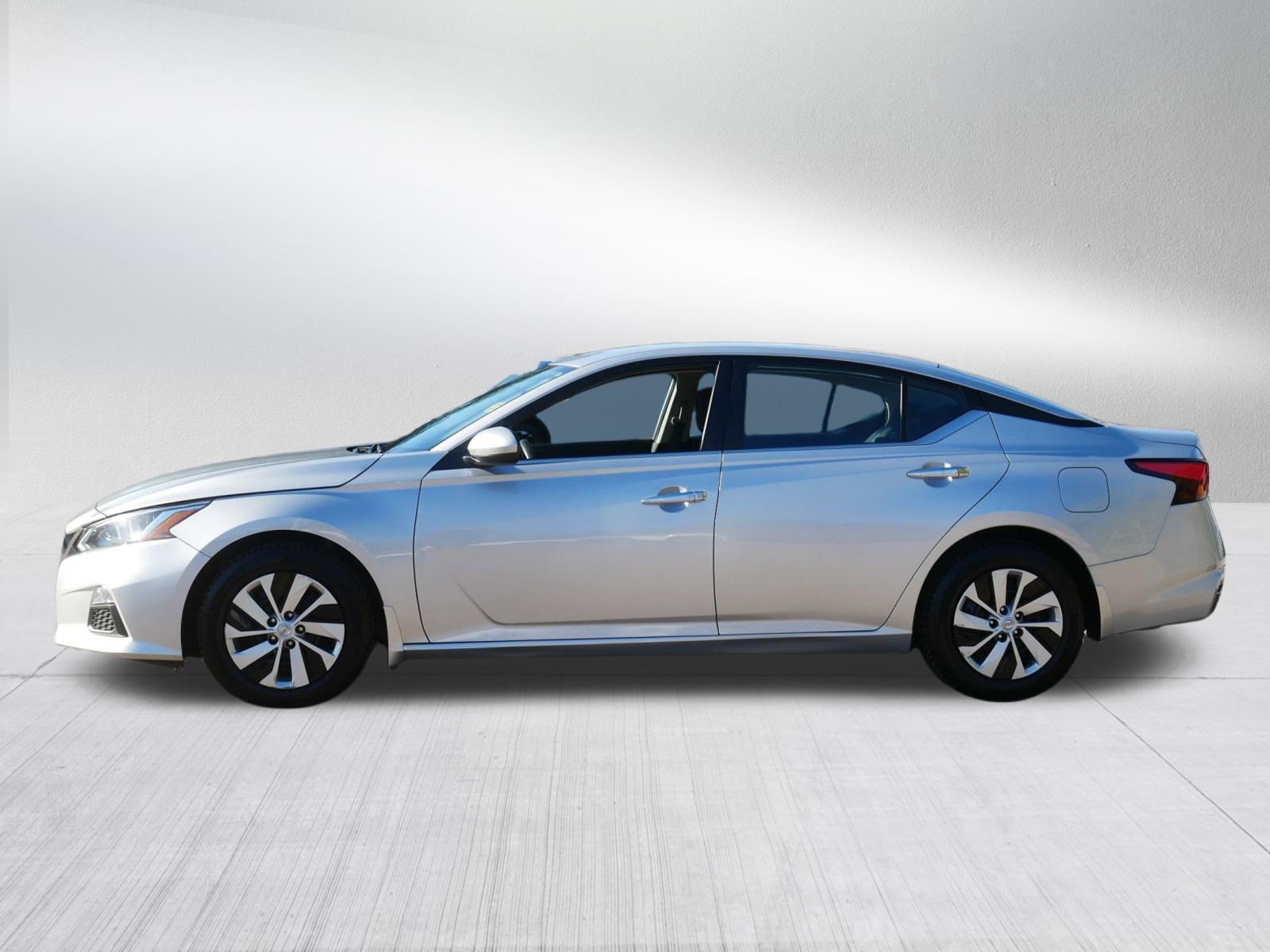 Certified Used 2021 Brilliant Silver Metallic Nissan 2.5 S image 4