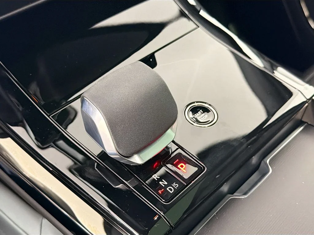 New 2026 Carpathian Grey Land Rover Dynamic SE image 17