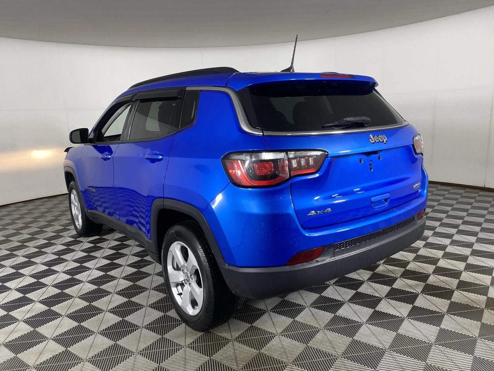 Used 2020 Laser Blue Pearlcoat Jeep Latitude image 5