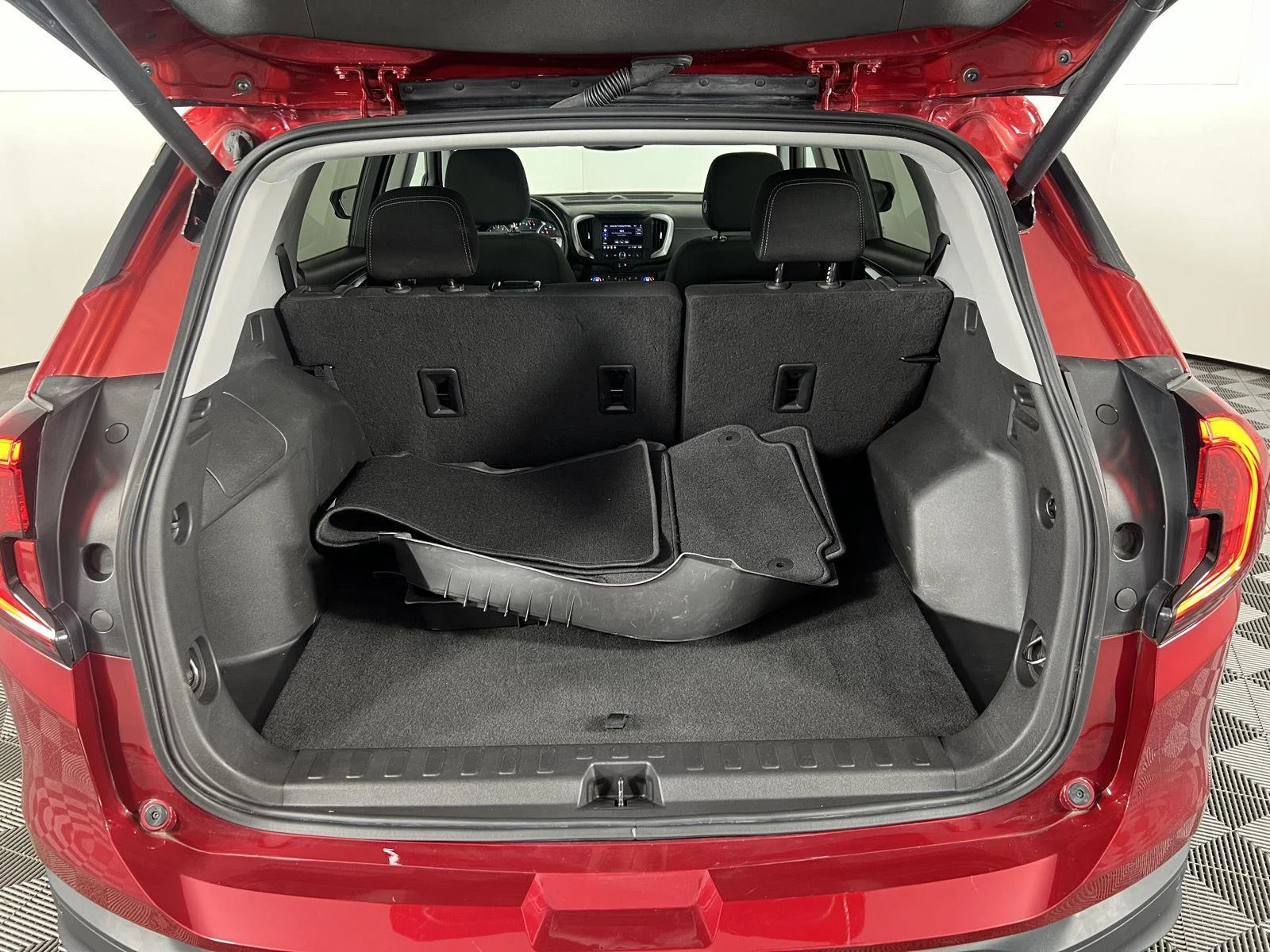 Used 2023 Volcanic Red Tintcoat GMC SLE image 8