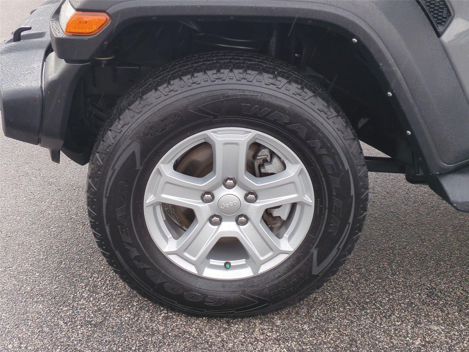 Used 2021 Granite Crystal Metallic Clearcoat Jeep Unlimited Sport S image 10