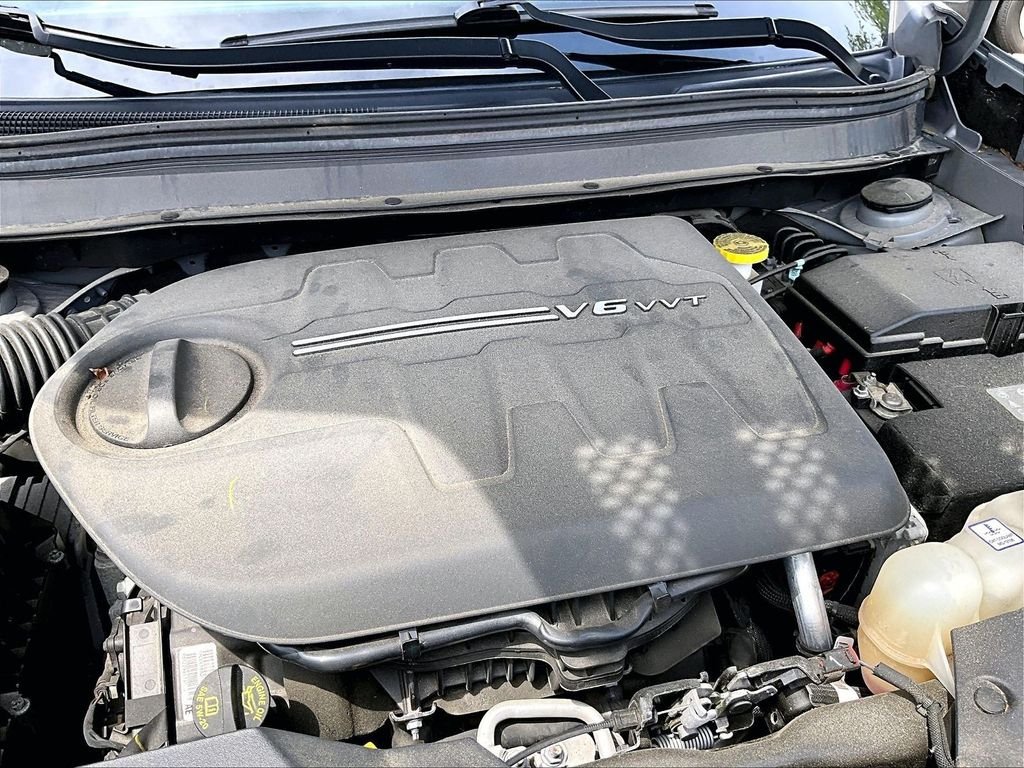 Used 2020 Gray Jeep Limited image 27