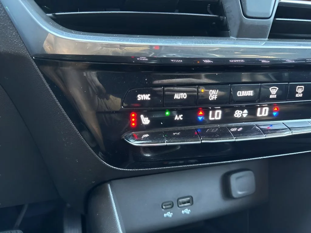 Used 2024 Cinnabar Metallic Buick Avenir image 21