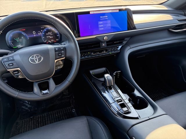 Used 2025 White Toyota XLE image 18