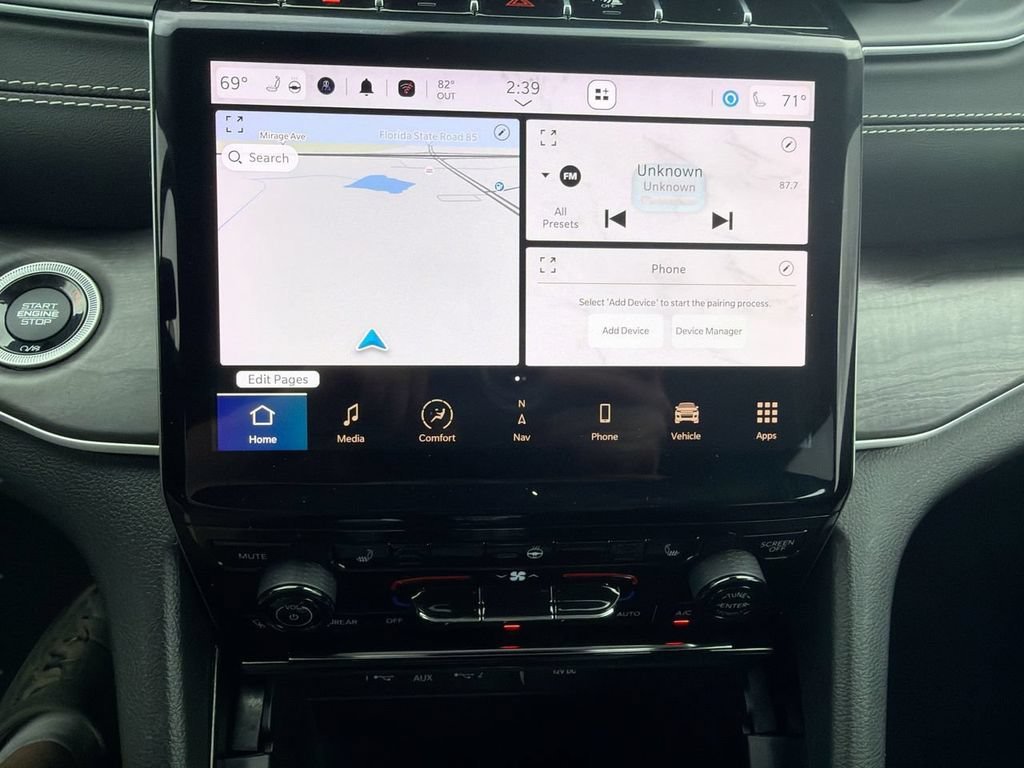 Used 2023  Jeep Limited image 19