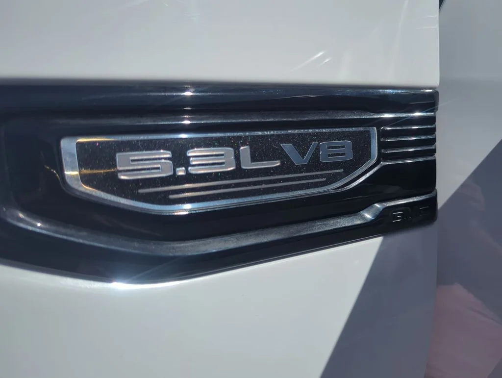 Used 2023 White GMC Elevation image 32