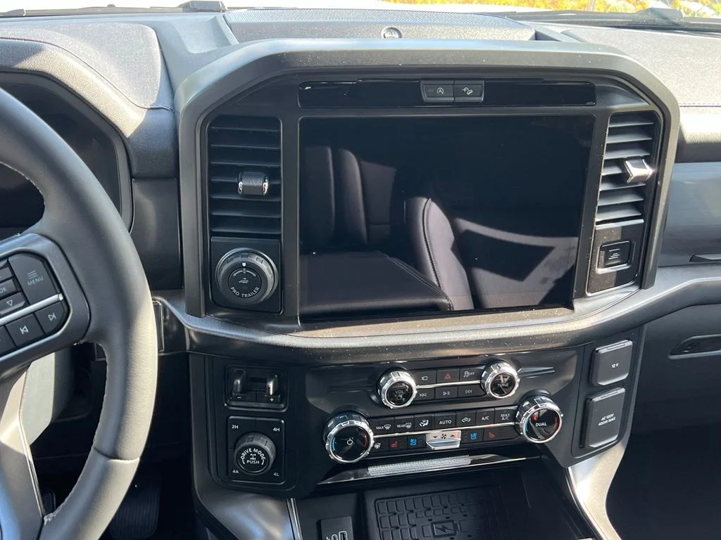 New 2026 Oxford White Ford Lariat® image 19