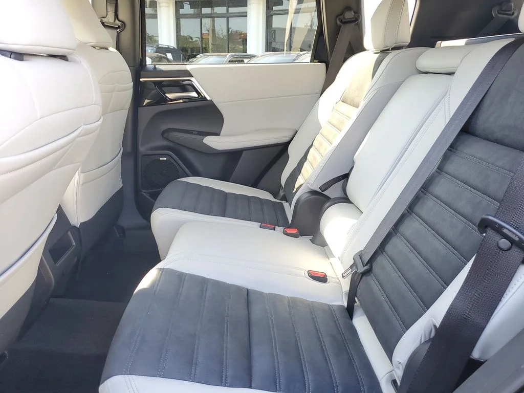 2026 Mitsubishi Outlander SE - Photo 15