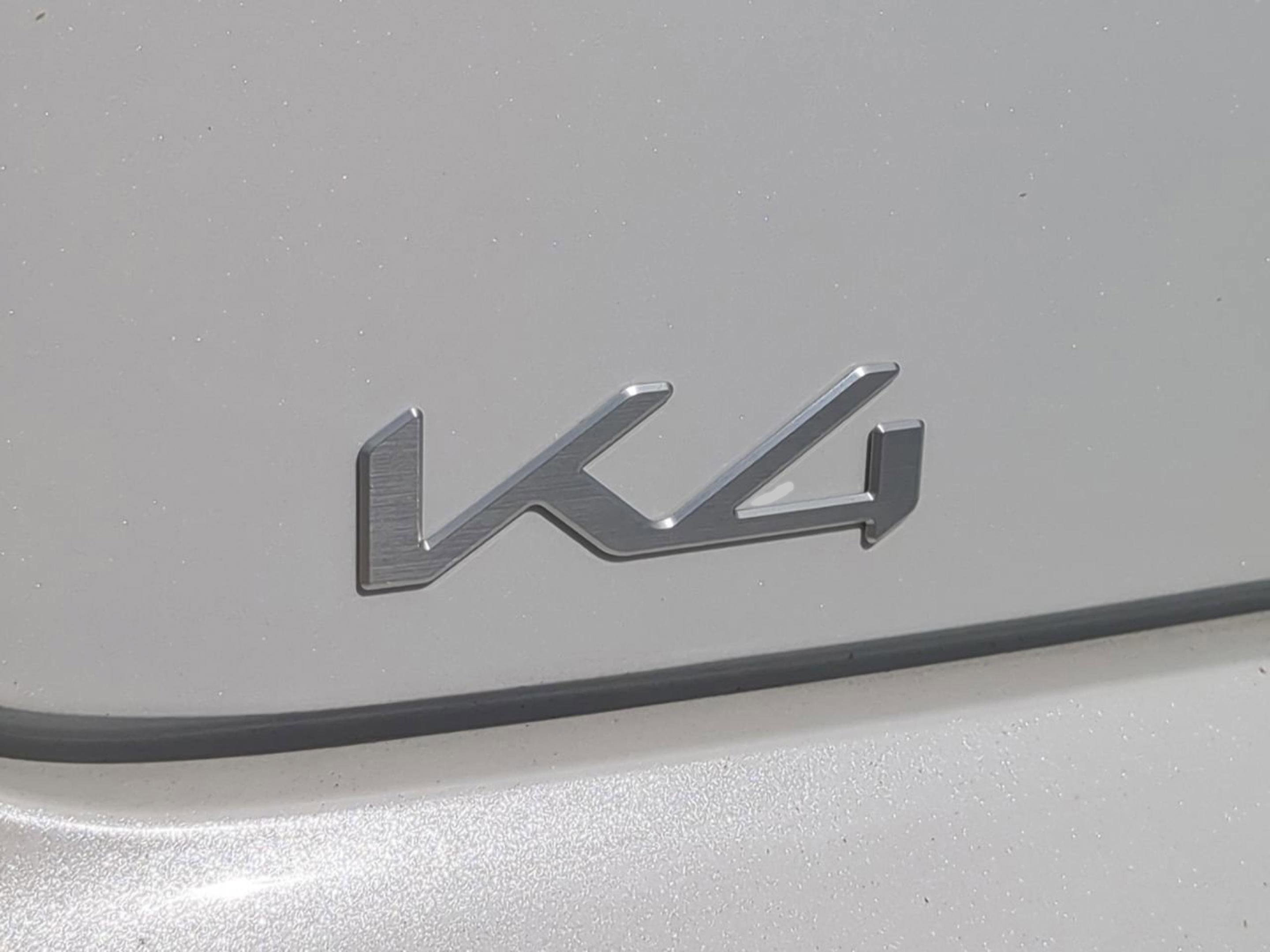 New 2026 Snow White Pearl Kia LX image 27